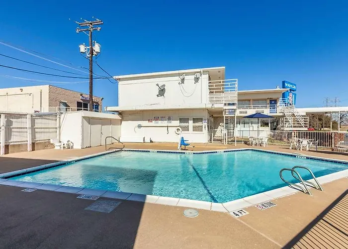 Hotel 6 Worth Stockyards 2*